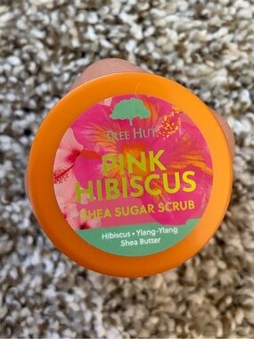 New With Tags Tree Hut Pink Hibiscus Shea Sugar Scrub 3.4 Ounces